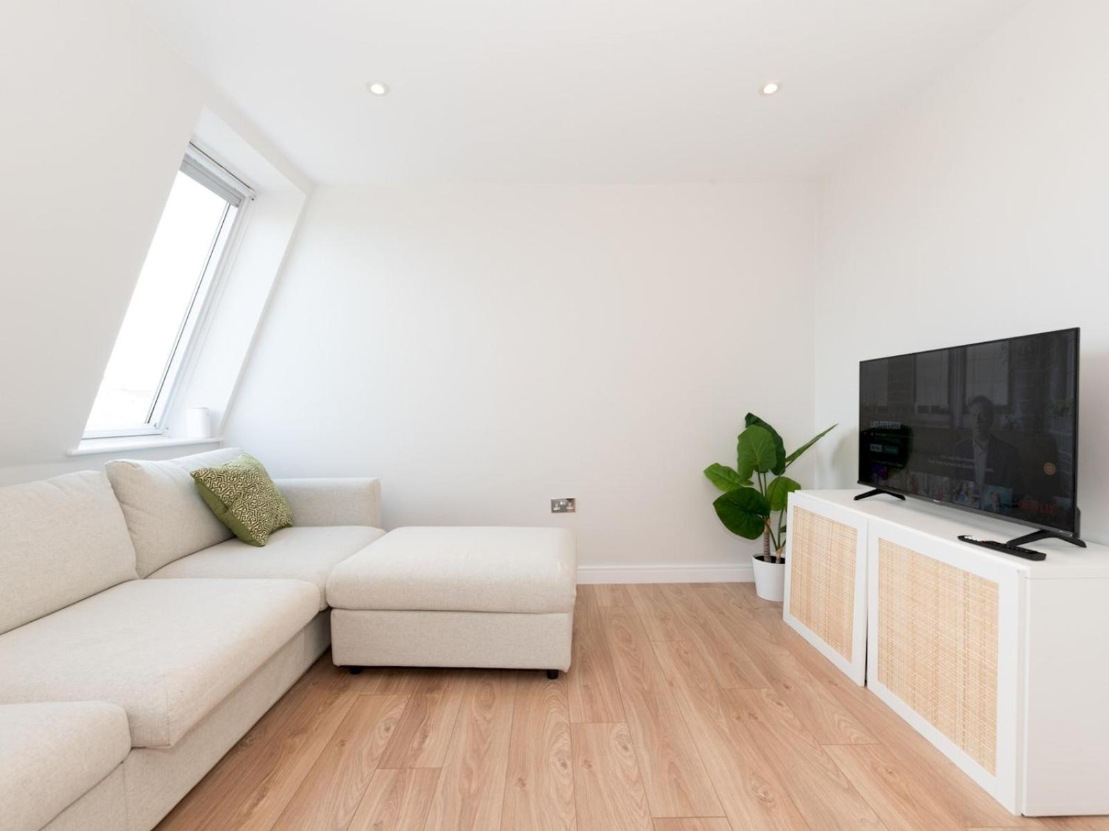 Cosy Stylish In Pass The Keys Apartment
