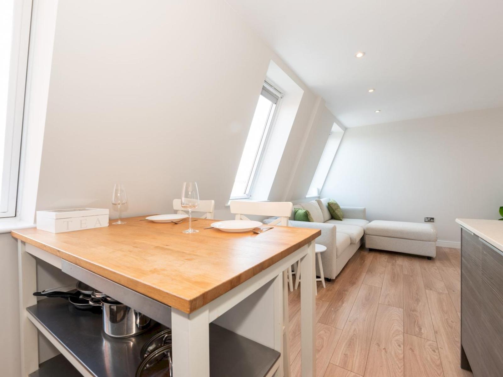 Cosy Stylish In Pass The Keys Apartment