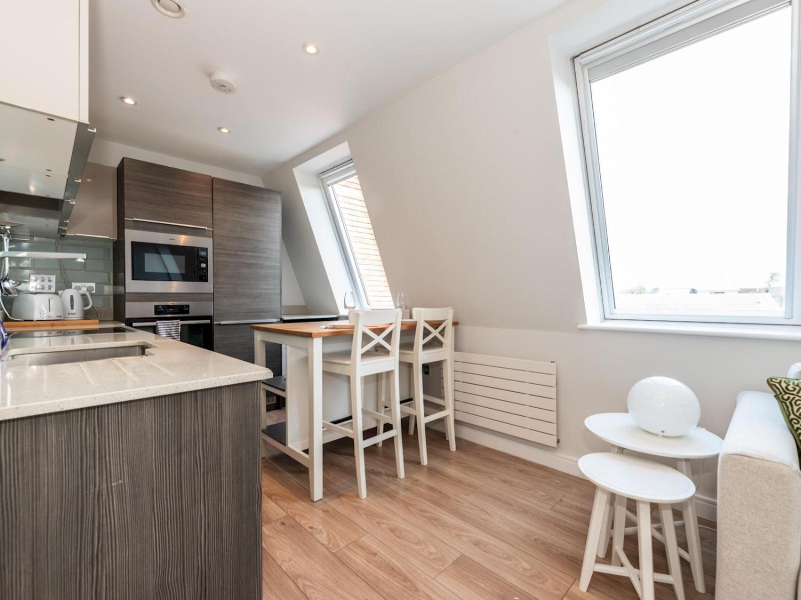 Apartment Cosy Stylish In Pass The Keys Twickenham